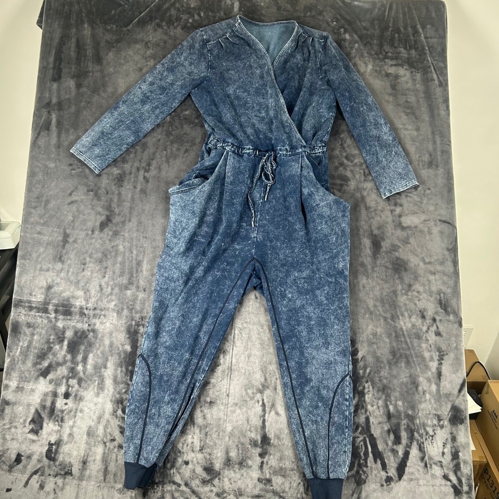 Bebe Jumpsuit Womens Medium Blue Acid Wash Long Sleeve Wrap Front Pockets 3771